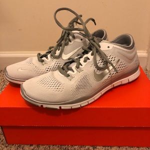 Nike Free 5.0 TR FIT 4 - Size 6